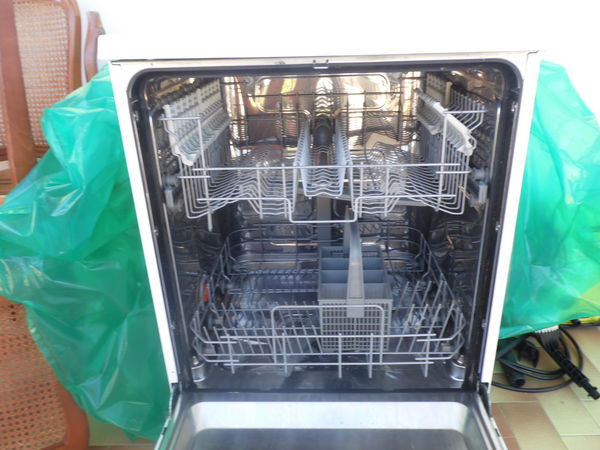 LAVE VAISSELLE  ELECTROLUX  200 Sainte-Anne (97)