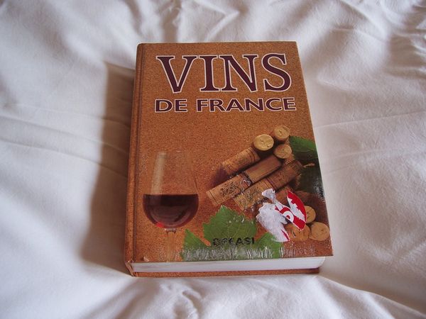 LIVRE DU VINS DE FRANCE 10 Challans (85)