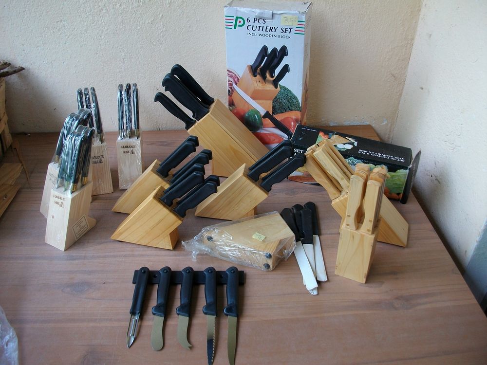 Lots Couteaux de cuisine sur support bloc bois-neufs 1 Bouxwiller (67)