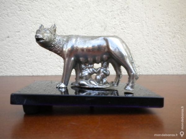 LOUVE Romulus et Remus 10 Dammarie-les-Lys (77)