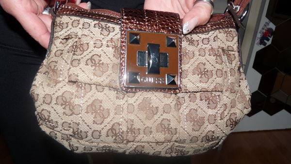 Sac a main de marque Guess 30 Vaur�al (95)