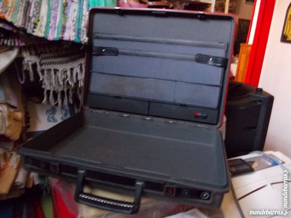 mallette de marque DELSEY 30 Pantin (93)