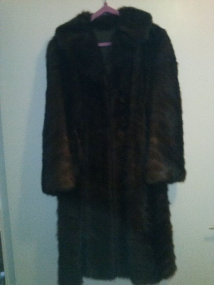 MANTEAU EN PATTES DE VISON 155 Nantes (44)