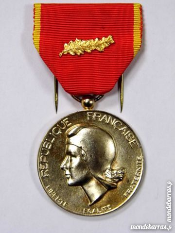 M�daille insigne soci�t� industrielle de l'est 15 Dunkerque (59)