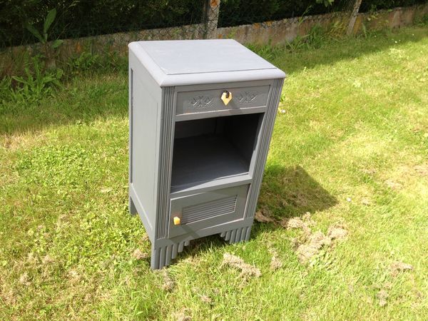  meubles : chevets (2) 80 euros, tables gigognes 80 euros 160 Orsennes (36)