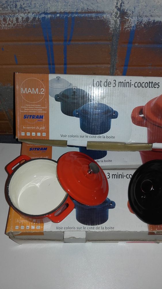  LOT DE 9 MINI-COCOTTES FONTE EMAILLEE 25 Angoul�me (16)