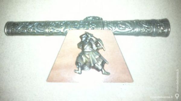 mini sabre sur support 10 Lyon 5 (69)