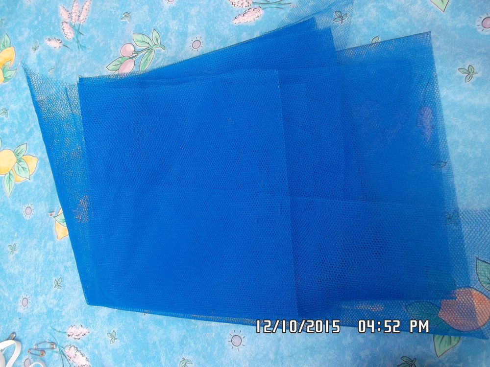 MORCEAU DE TULLE BLEU*JUSTE 2E*KIKI60230 2 Chambly (60)