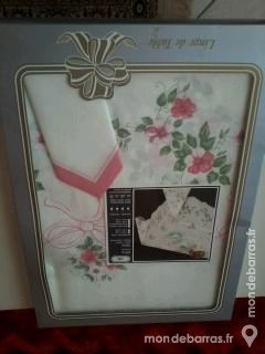 NAPPE FLEURIE NEUVE + 8 SERVIETTES 10 Saint-Martin-au-La�rt (62)