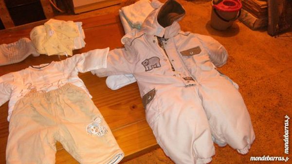 Nombreux v�tements b�b� 2 Ganges (34)