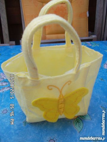 panier jaune clair en feutrine 1 Chambly (60)