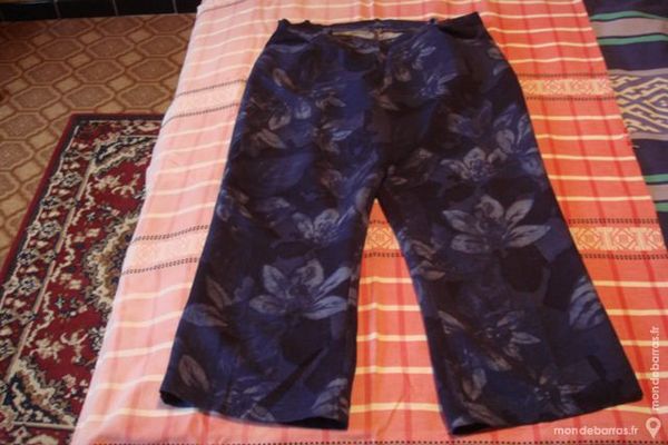 Pantacourt bleu marine � fleur 5 Vend�me (41)