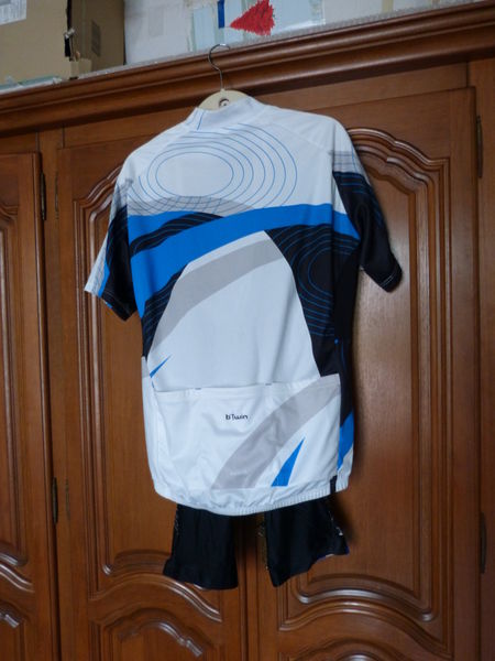 pantalon et veste +CASQUE+GANTS+lunette+JOGINGPOUR VELO 100 Fontcouverte (17)