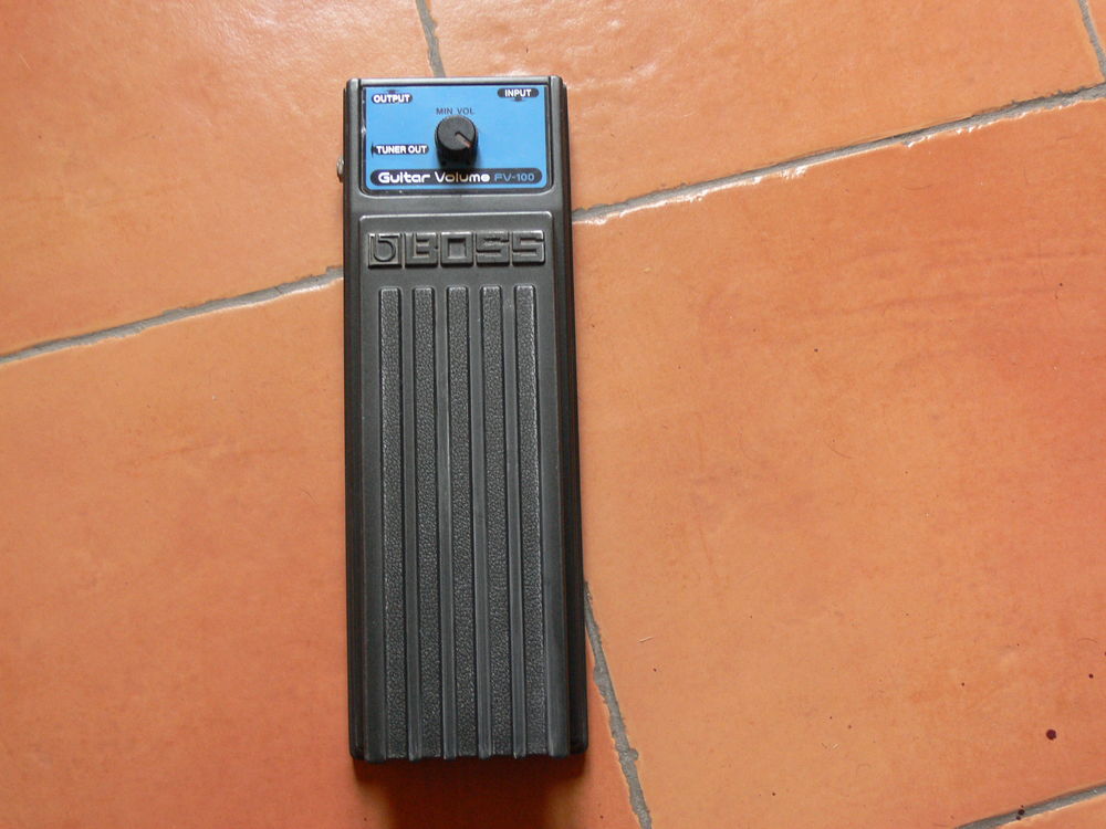 P�dale de volume boss FV 100 pour guitare 40 Caux (34)