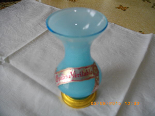 PETIT VASE EN OPALINE 15 Perros-Guirec (22)