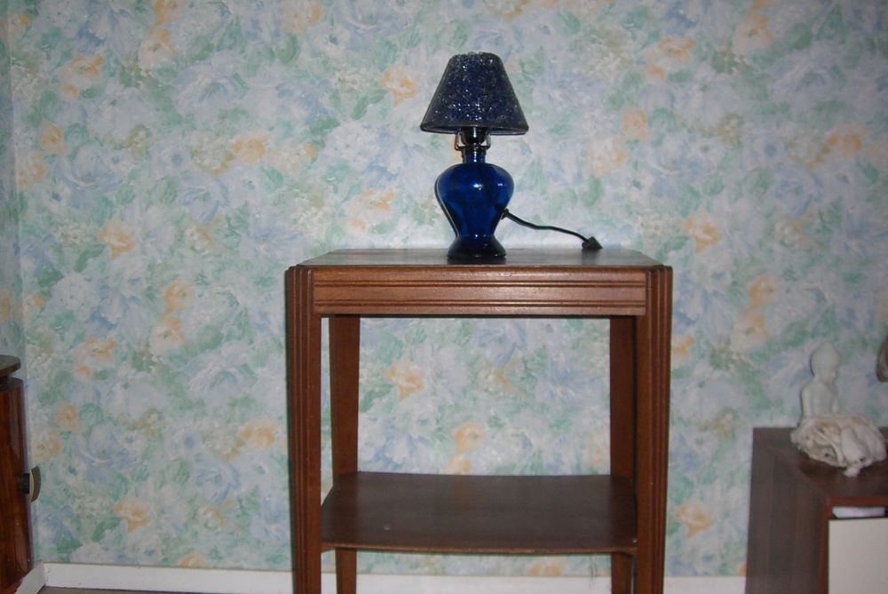 Petite table en noyer 30 Saint-Jean-de-Moirans (38)