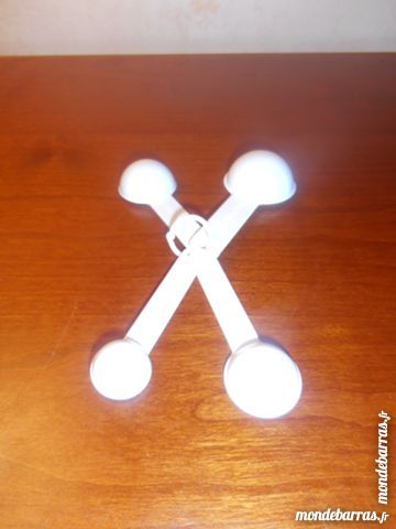 Lot de 4 petites cuill�res W. Watchers (60) 3 Tours (37)