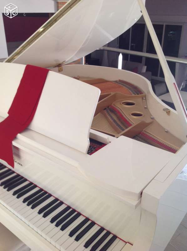 Piano blanc en parfait �tat 5500 Villenouvelle (31)