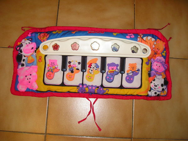 piano vertical de tour de lit pour enfant 15 Sept�mes-les-Vallons (13)