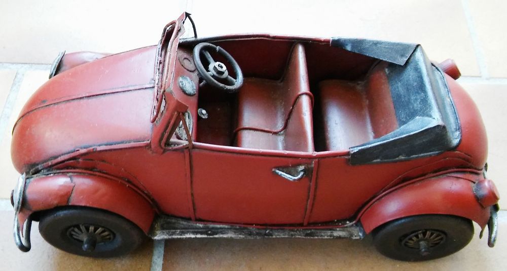Pi�ce Unique Coccinelle  VOLKSWAGEN Cabriolet m�tal rouge 49 La Rochelle (17)