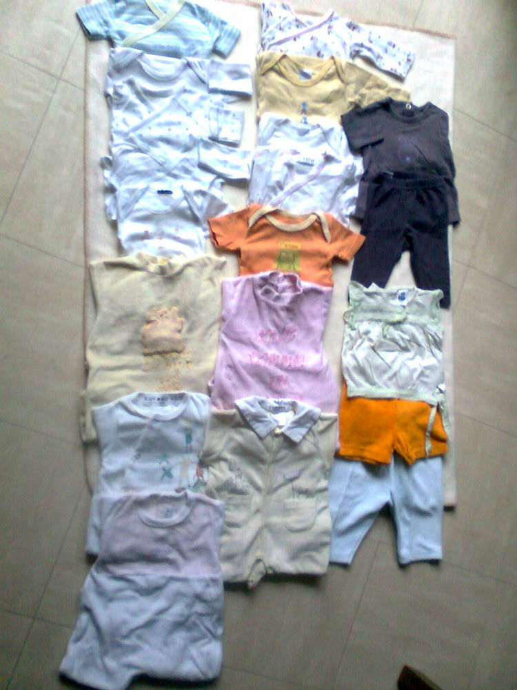 lot 12 - 17 pi�ces b�b�  3 mois - zoe 2 Martigues (13)