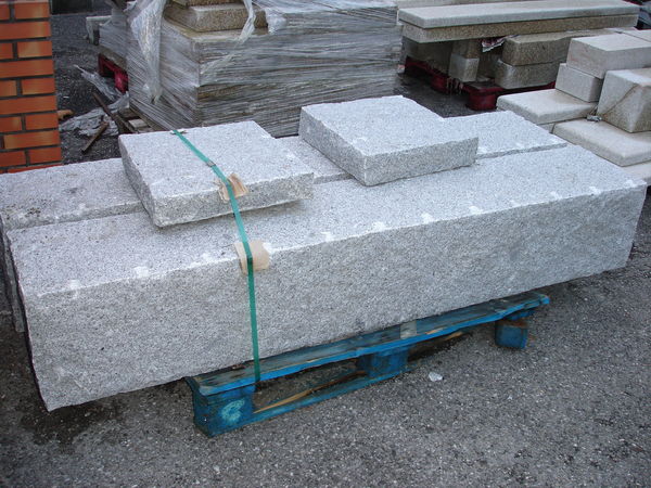 Piliers en pierre granit finition �clat� 780 Annecy (74)