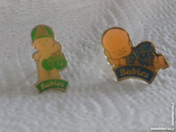 LOT DE 2 PINS BABIES 5 Attainville (95)