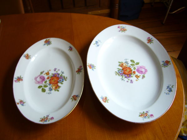 2 plats service r�tro porcelaine Lourioux 25 Paris 18 (75)