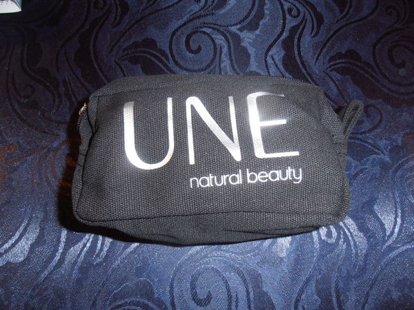 Pochette noire  UNE  (77) 3 Tours (37)