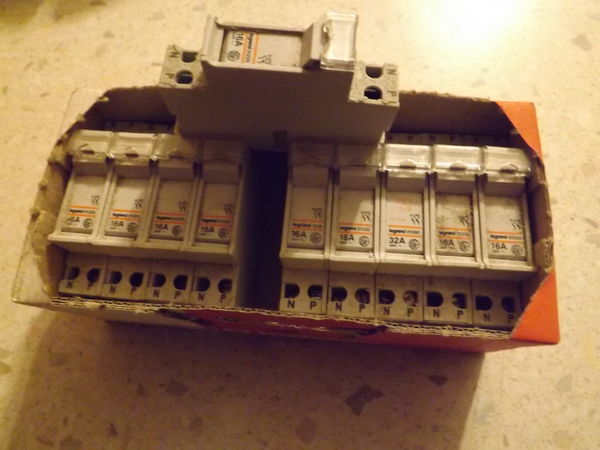 Porte fusible modulaire � cartouches  
10A.16A.20A.32A 20 �tr�chy (91)