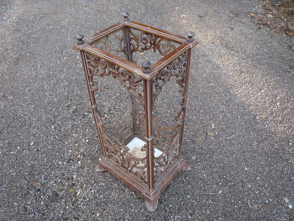 Porte parapluie/canne/fonte �maill�e 125 Castres (81)