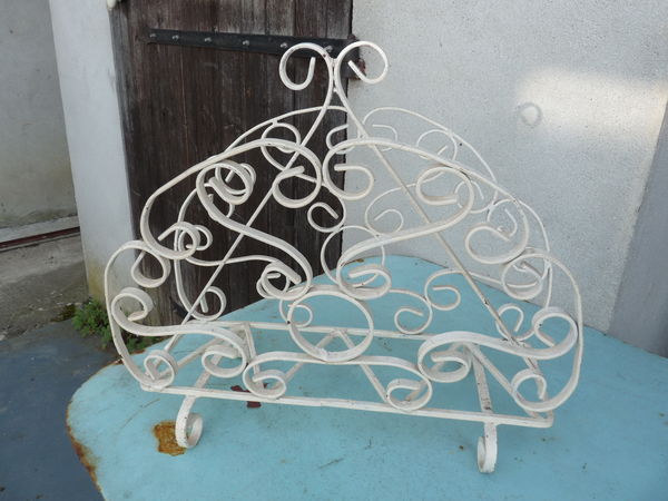 porte revue en fer forg�e blanc cr�me , 15 Attignat (01)