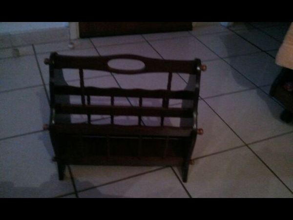 Porte revues en bois  ( delta66  ) 10 Toulouges (66)