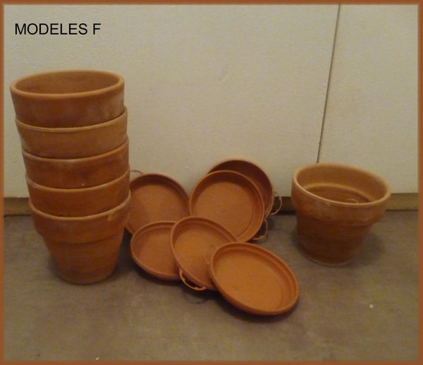 6 pots en terre a fleurs/plantes. 8 Grigny (91)