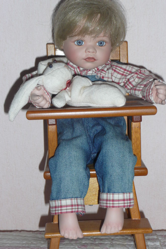 Poup�e  Eric  Collections Internationales 50 Savigny-sur-Orge (91)