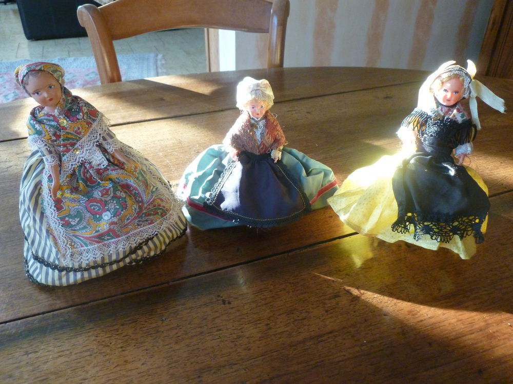 POUPEES REGIONALES DES ANNEES 60 2 Thiais (94)