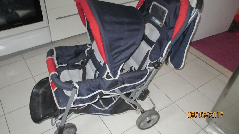 POUSSETTE JUMELLE 30 Brissac-Quinc� (49)