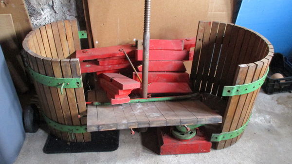 Pressoir � pommes ou � raisins 400 Brive-la-Gaillarde (19)