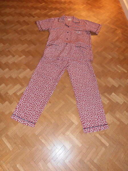 Pyjama bordeaux motifs marguerites (77) 12 Tours (37)