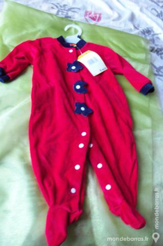 Pyjama pour b�b� rouge 6 Goussainville (95)