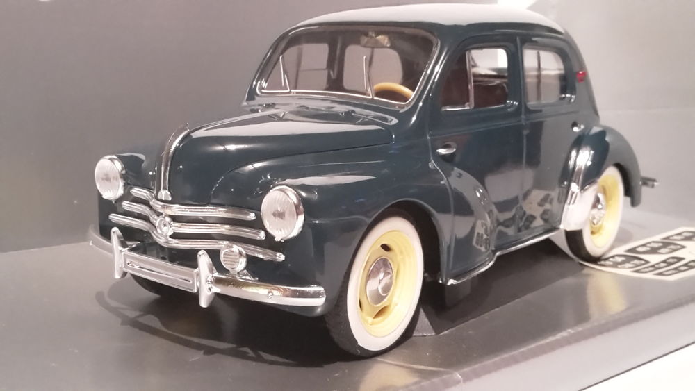 Renault 4 cv berline 1954 45 Follainville-Dennemont (78)