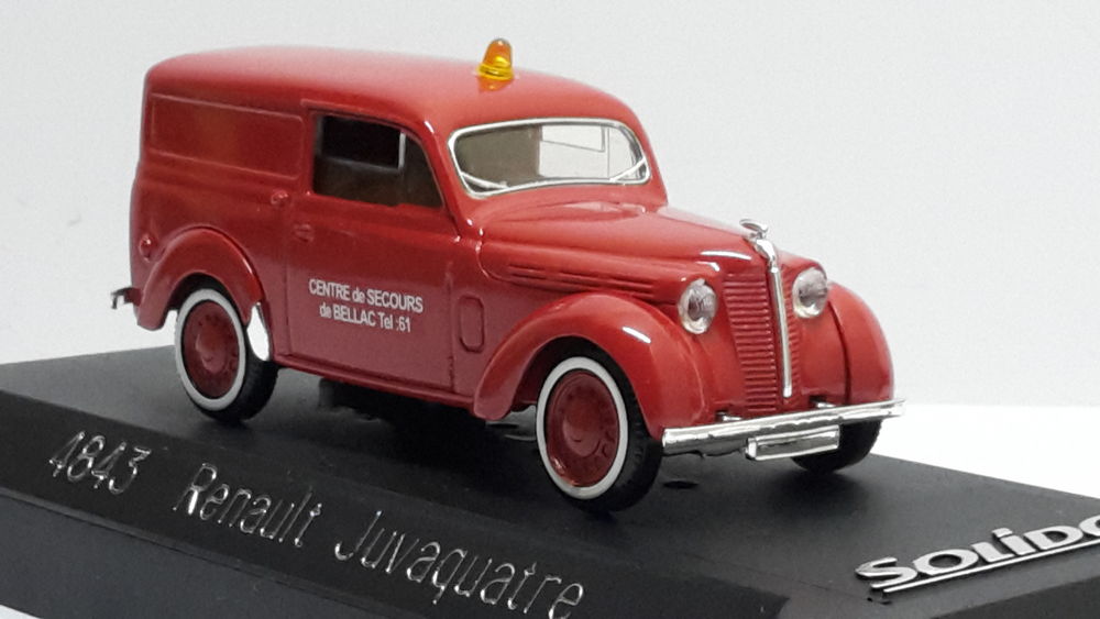 Renault Juvaquatre t�l�e pompiers 18 Follainville-Dennemont (78)