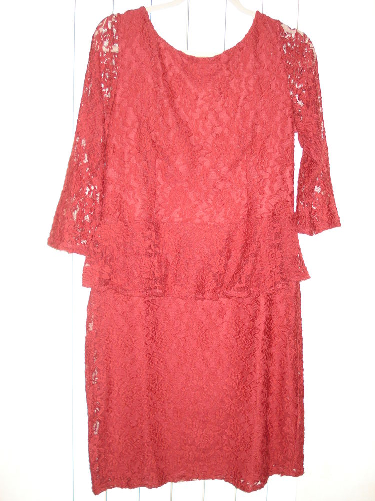 robe � basque en dentelle 0 Chaville (92)