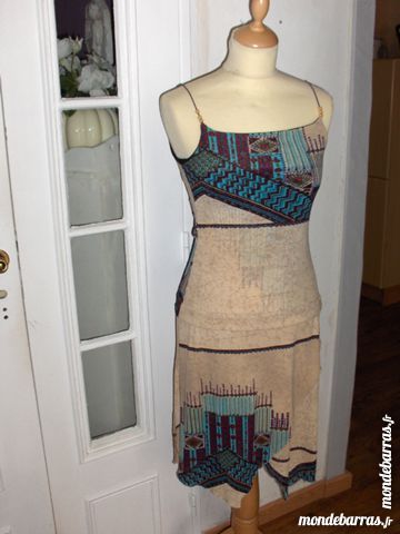 ROBE  bretelles   �  RECTANGLE  BLANC  �   38/40 25 Violaines (62)