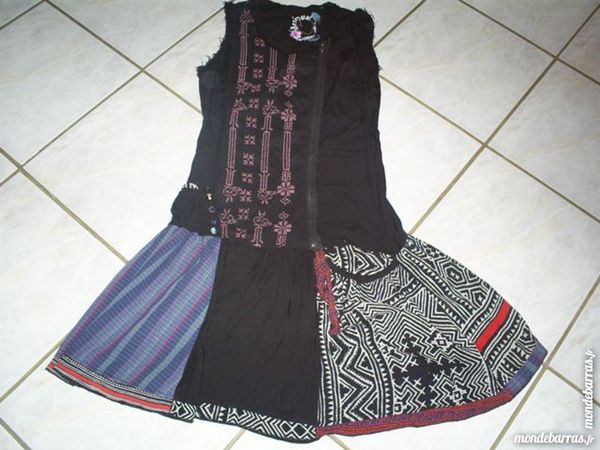Robe DESIGUAL NEUVE Taille 38 40 Geneuille (25)