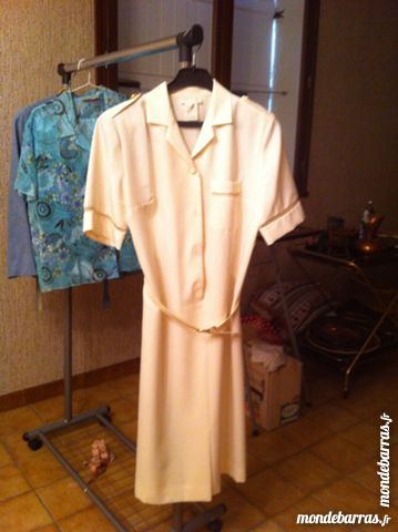 Robe �crue taille 42 (geo20) 15 Saint-Vallier (71)