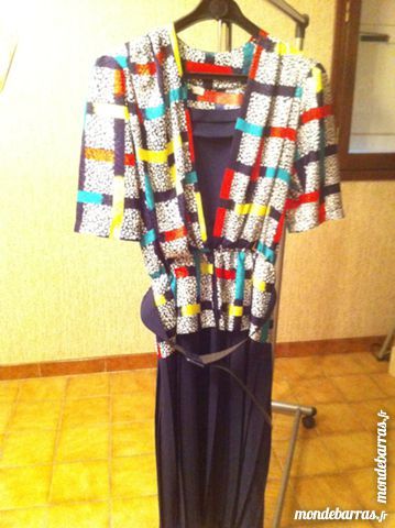 robe multicolore (bas pliss� bleu marine) 15 Saint-Vallier (71)