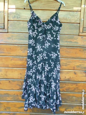 ROBE noire � fleurs T. 40 5 Dammarie-les-Lys (77)