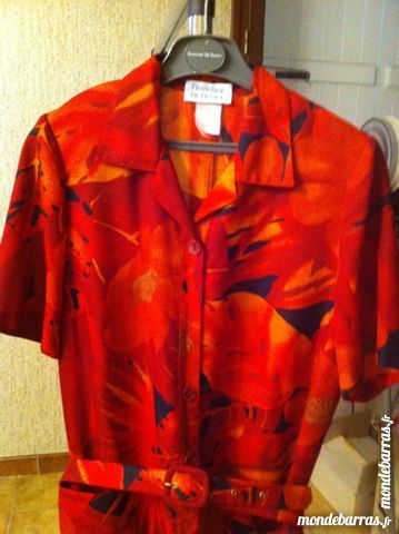  Robe rouge   Fran�oise de FRANCE   taille 40 (geo20)  15 Saint-Vallier (71)
