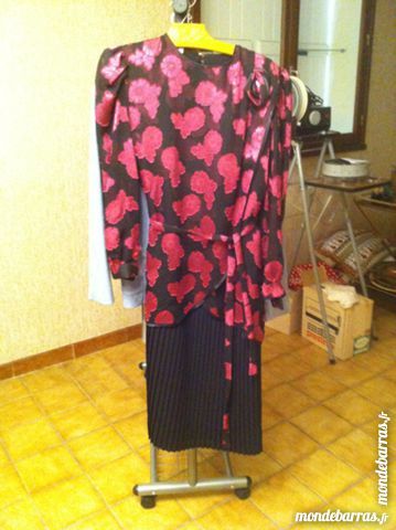 robe de soir�e noire avec impression fuschia 15 Saint-Vallier (71)